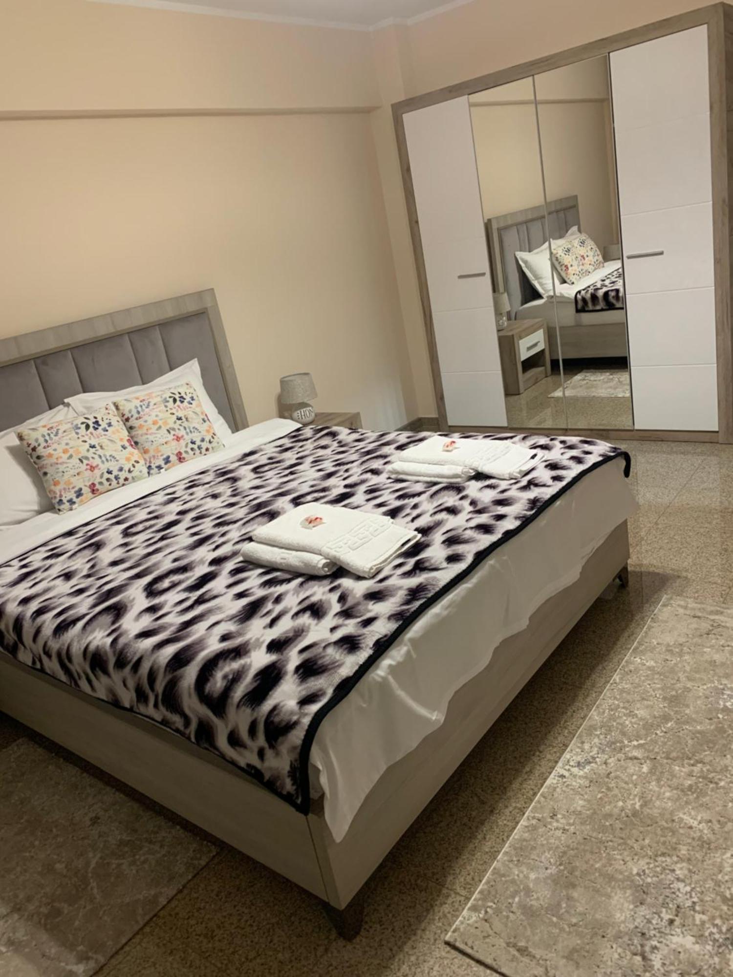 Minerva Ultracentral Apartment Craiova Exterior photo
